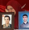 Kandırılarak dağa kaçırılan çocukları için HDP Diyarbakır İl Başkanlığı önünde 3 Eylül 2019’da oturma eylemi başlatan ailelerin destansı direnişi 4’üncü yılında. 304 ailenin katıldığı evlat nöbetinde 4 yılda her gün yapılan çağrılar sonucu 37 örgüt mensubu ailesine kavuştu.